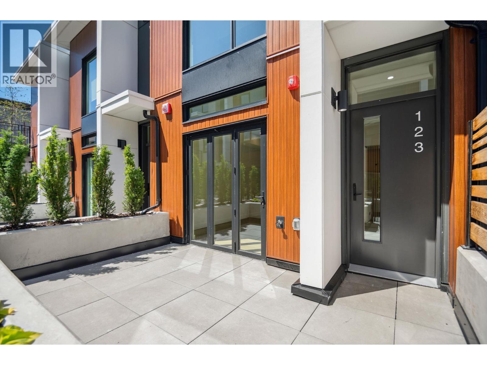 123 725 W 49 AVENUE, Vancouver, British Columbia