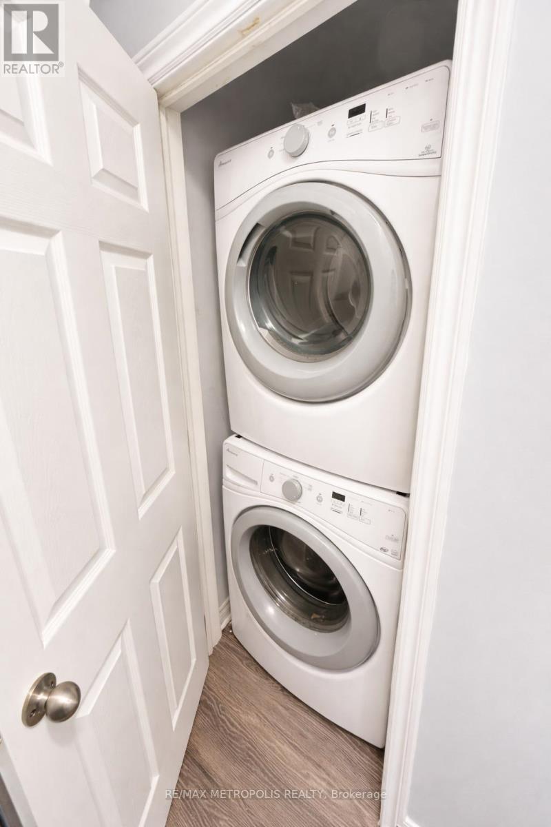 1320 Fundy Court, Oshawa, Ontario  L1J 3N4 - Photo 10 - E12715446