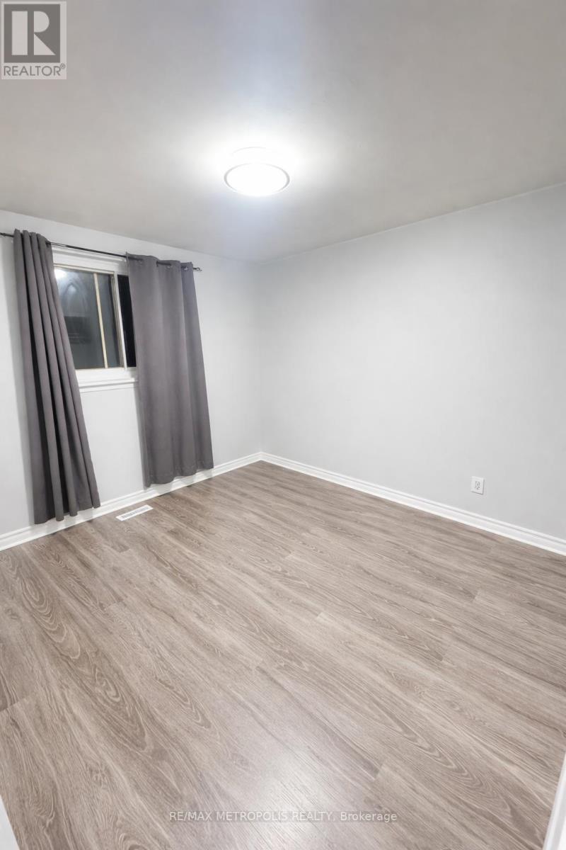 1320 Fundy Court, Oshawa, Ontario  L1J 3N4 - Photo 5 - E12715446