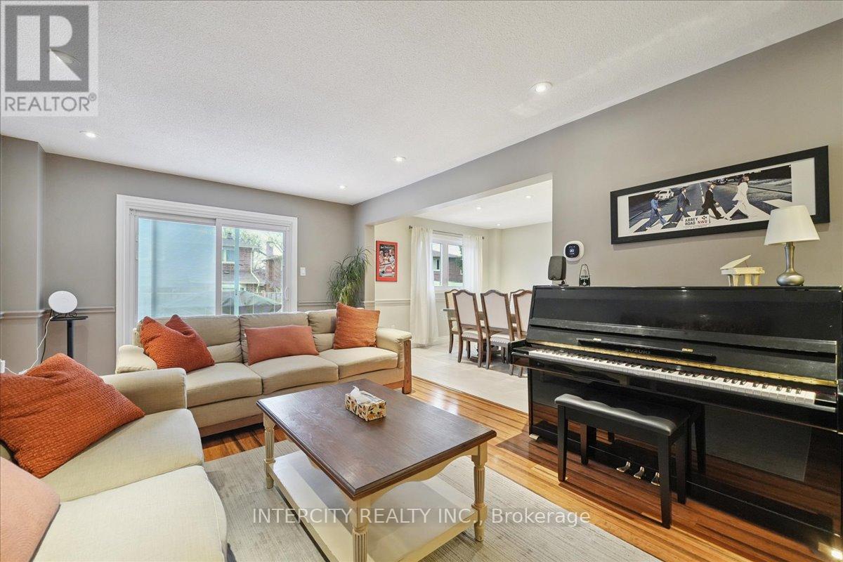 67 Sonny Street, Vaughan, Ontario  L6A 1B8 - Photo 11 - N12715442