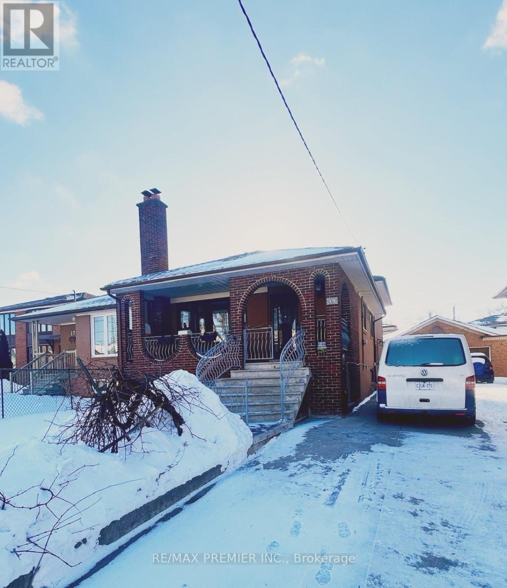15 Lantos Court W, Toronto, Ontario  M3M 1G3 - Photo 4 - W12715486