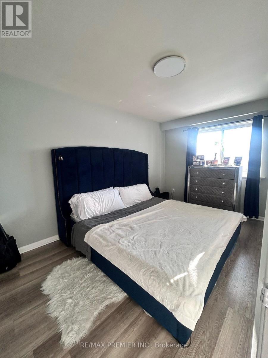 15 Lantos Court W, Toronto, Ontario  M3M 1G3 - Photo 7 - W12715486