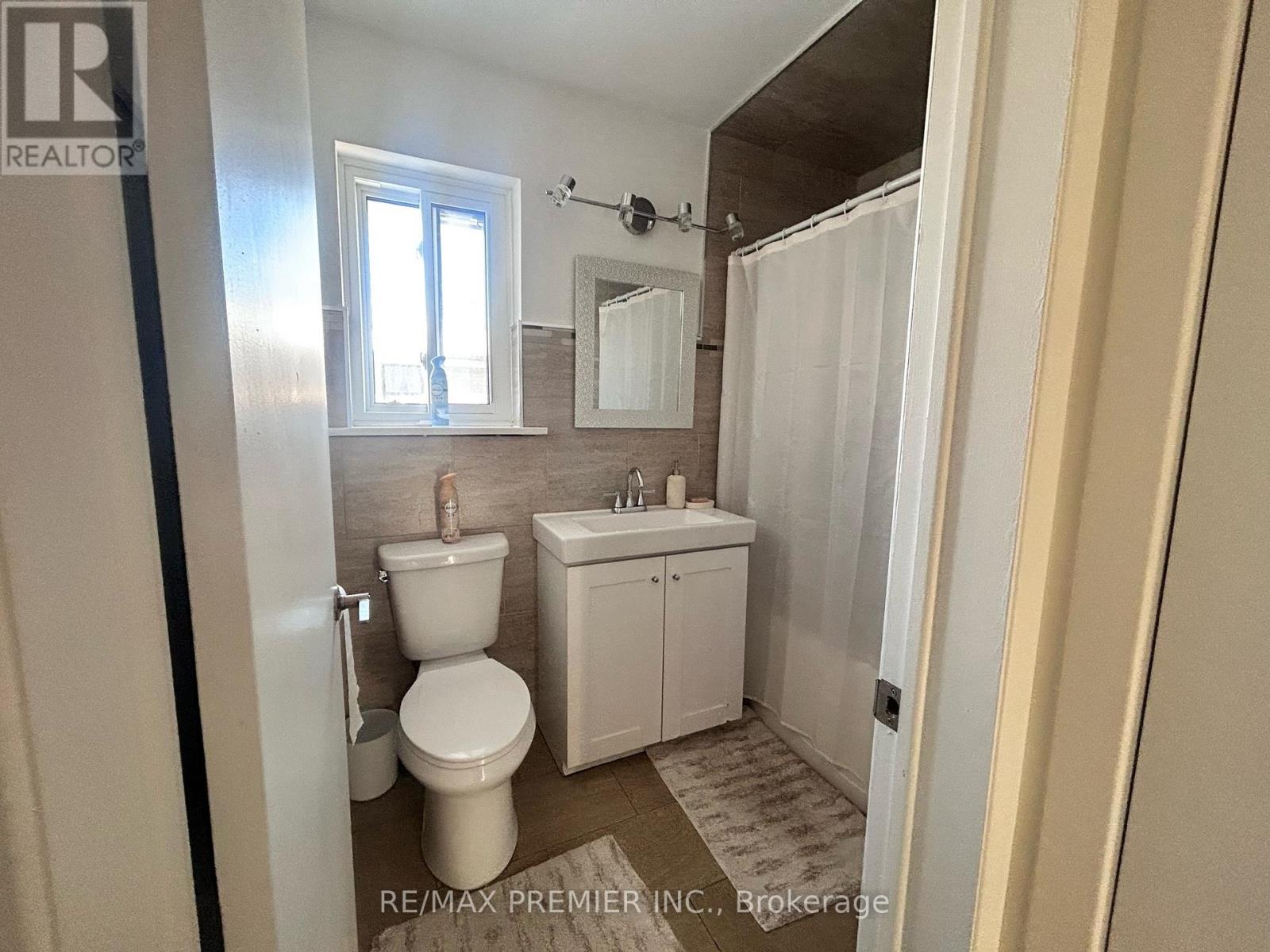 15 Lantos Court W, Toronto, Ontario  M3M 1G3 - Photo 8 - W12715486