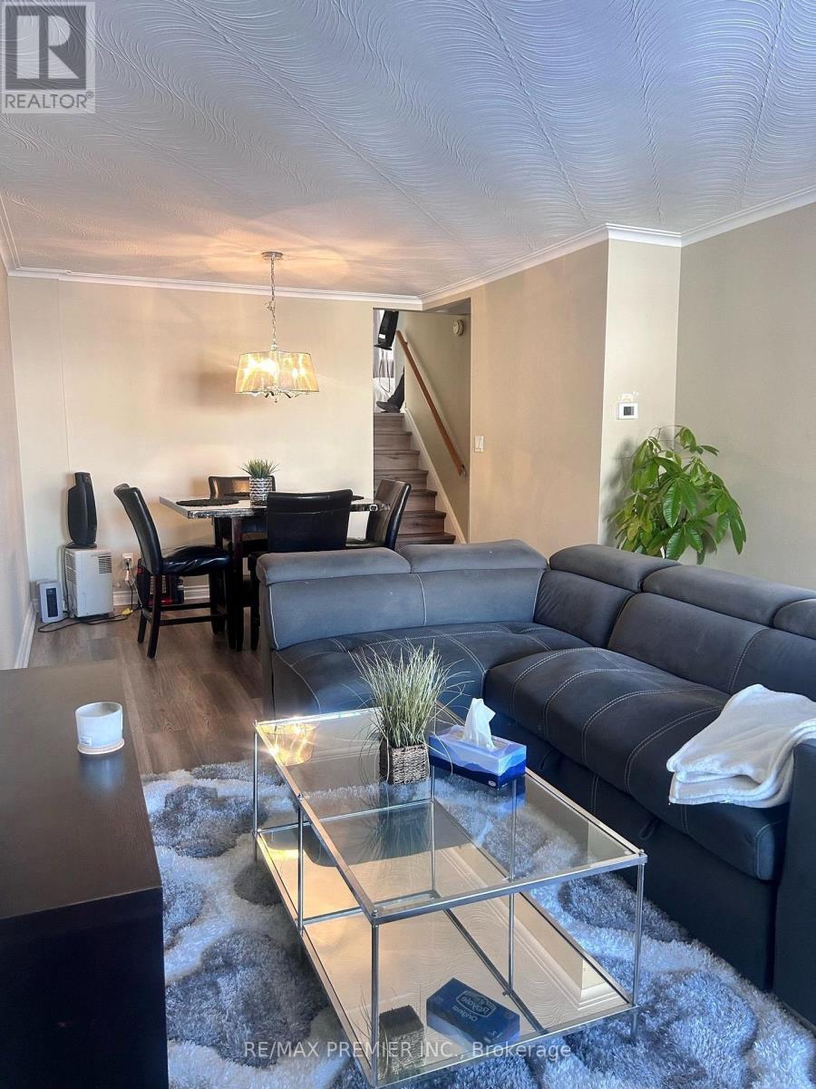 15 Lantos Court W, Toronto, Ontario  M3M 1G3 - Photo 9 - W12715486