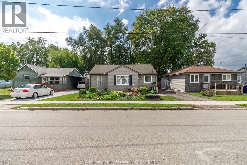 MLS# 25023986: 24 Park LANE, Chatham, Canada