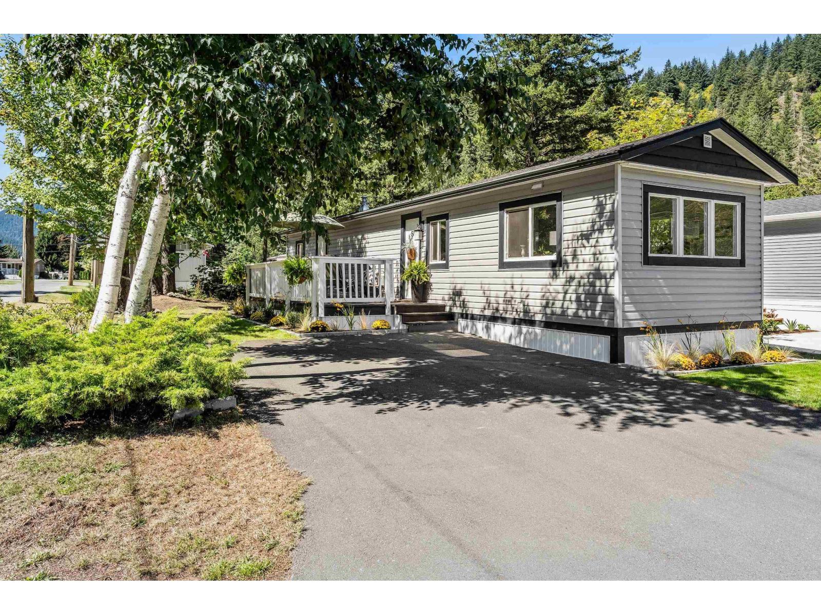 57 65367 Kawkawa Lake Road, Hope, Hope, British Columbia  V0X 0L0 - Photo 1 - R3081609