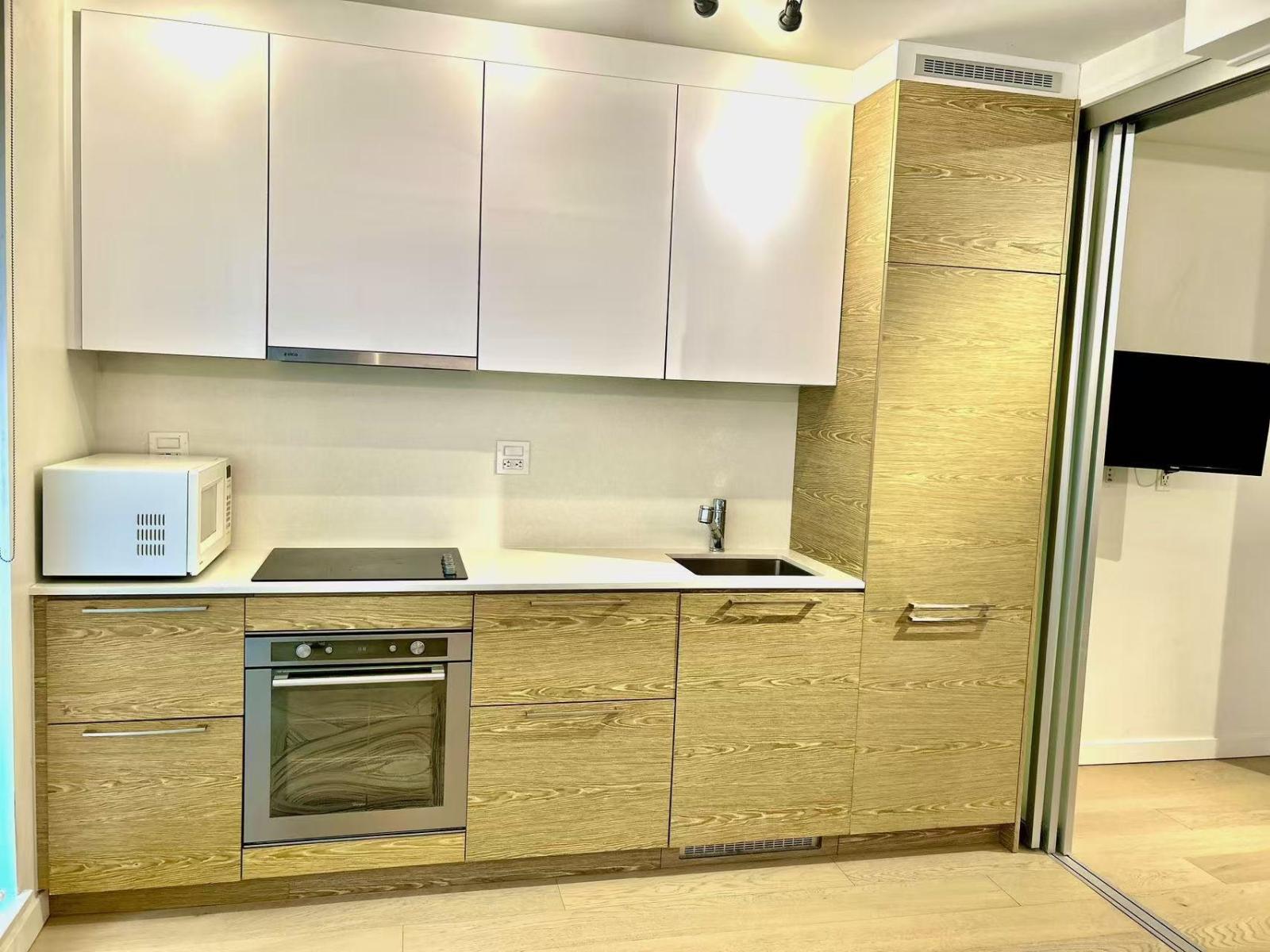 501 13438 Central Avenue, Surrey, British Columbia  V3T 0N2 - Photo 2 - R3081608