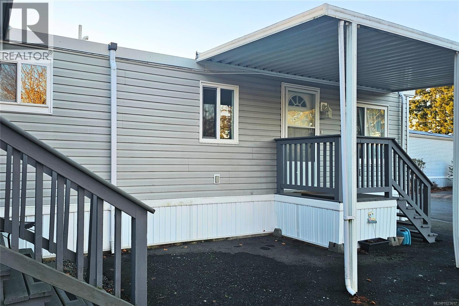 For Sale: 5B 6245 Metral Dr, Nanaimo, ON | 4 Bed, 3 Bath House for $295,000. See 26 photos!