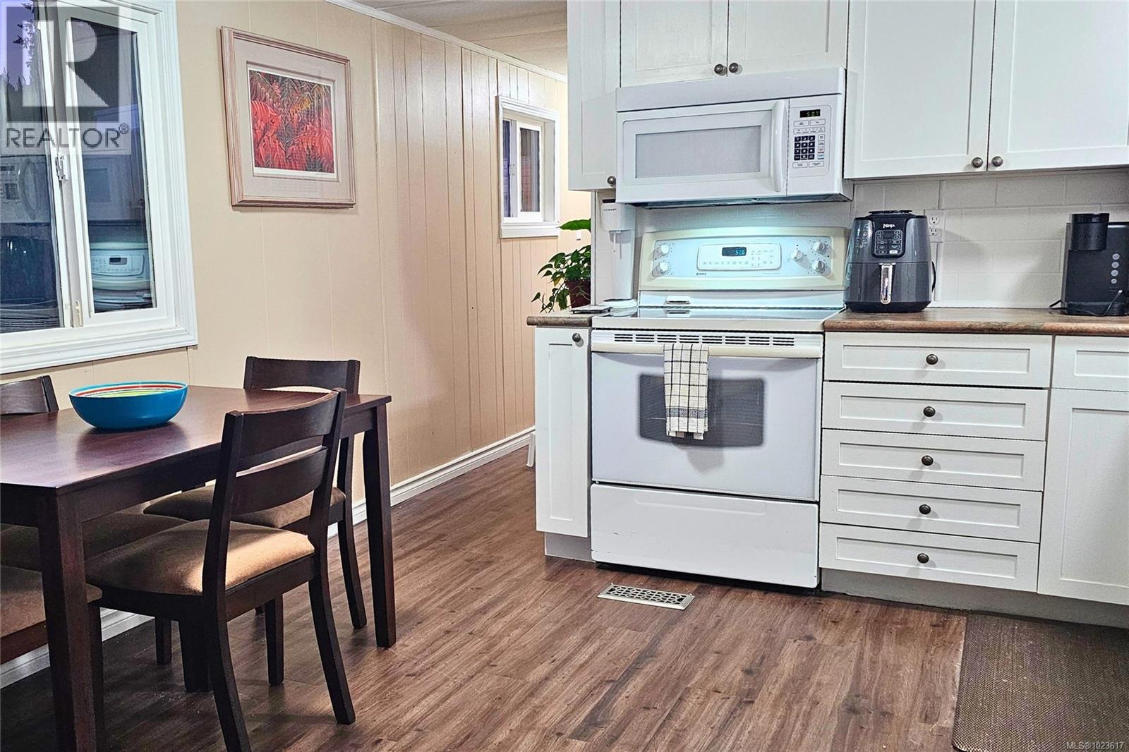 For Sale: 5B 6245 Metral Dr, Nanaimo, ON | 4 Bed, 3 Bath House for $295,000. See 26 photos!