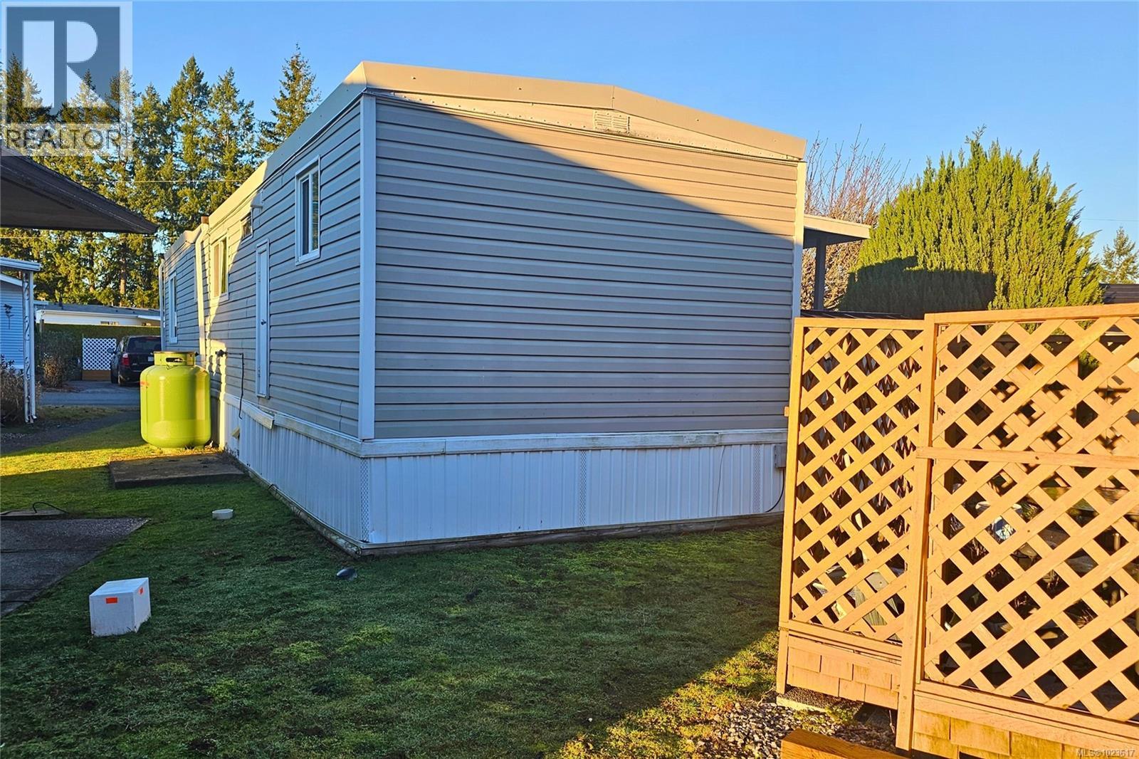 For Sale: 5B 6245 Metral Dr, Nanaimo, ON | 4 Bed, 3 Bath House for $295,000. See 26 photos!