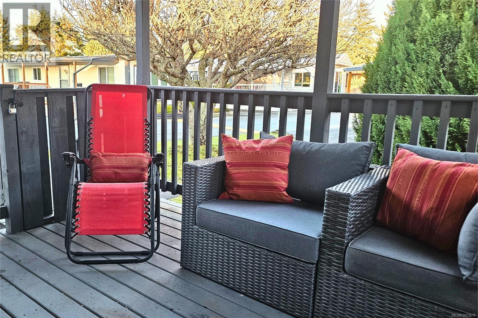 For Sale: 5B 6245 Metral Dr, Nanaimo, ON | 4 Bed, 3 Bath House for $295,000. See 26 photos!