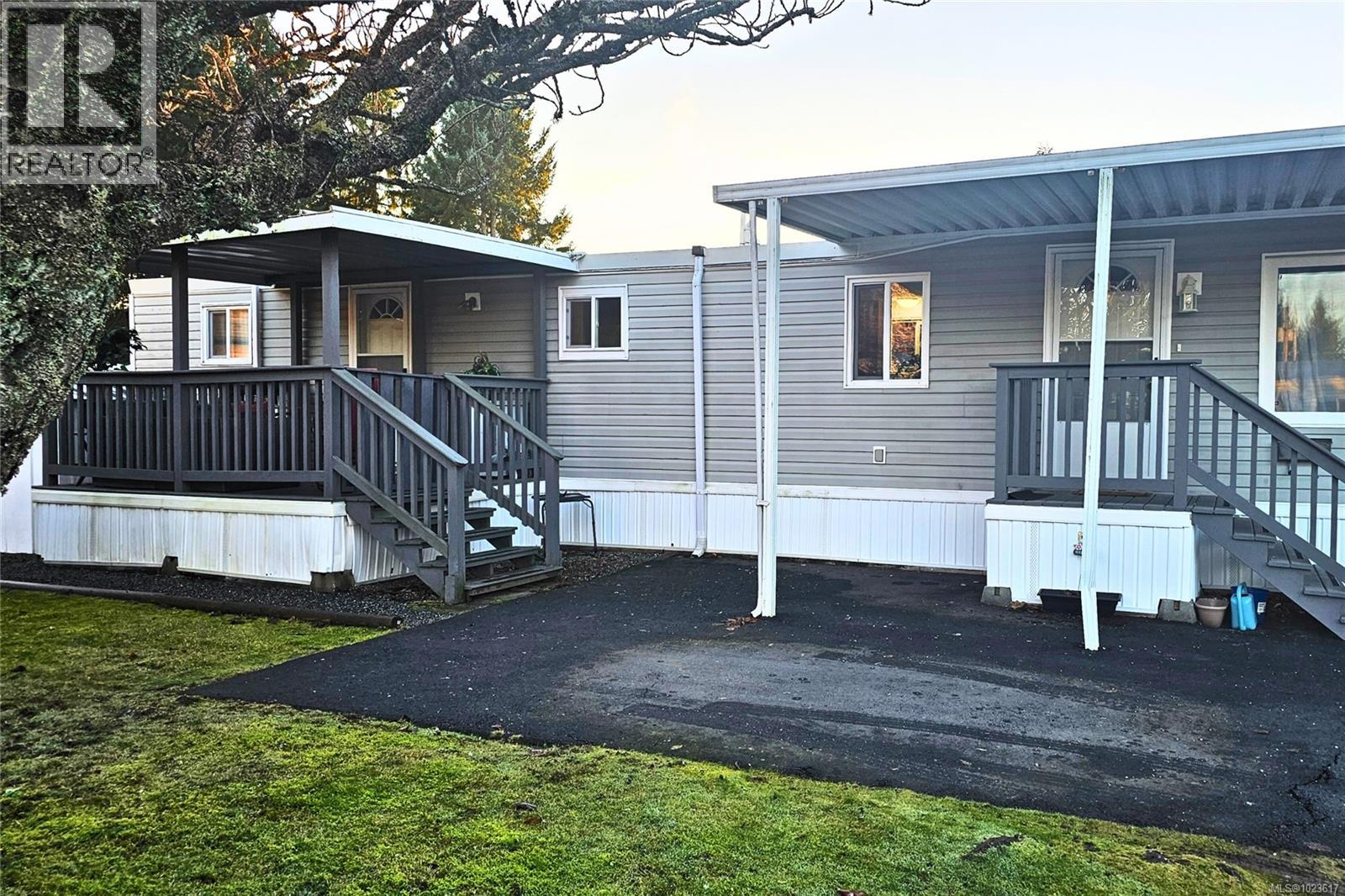 For Sale: 5B 6245 Metral Dr, Nanaimo, ON | 4 Bed, 3 Bath House for $295,000. See 26 photos!