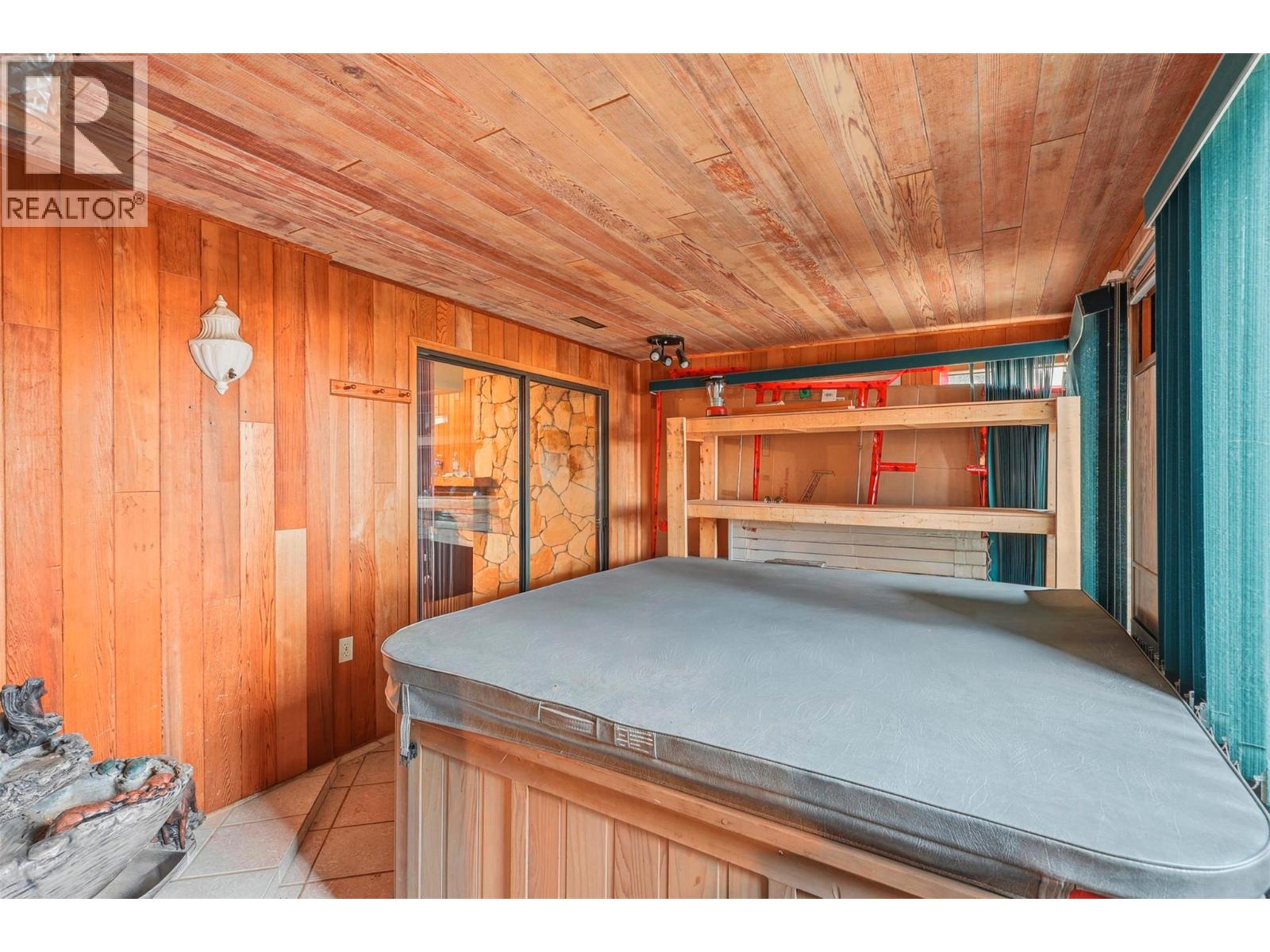 2434 Qu'appelle Boulevard, Kamloops, British Columbia  V2E 1T4 - Photo 5 - 10373075