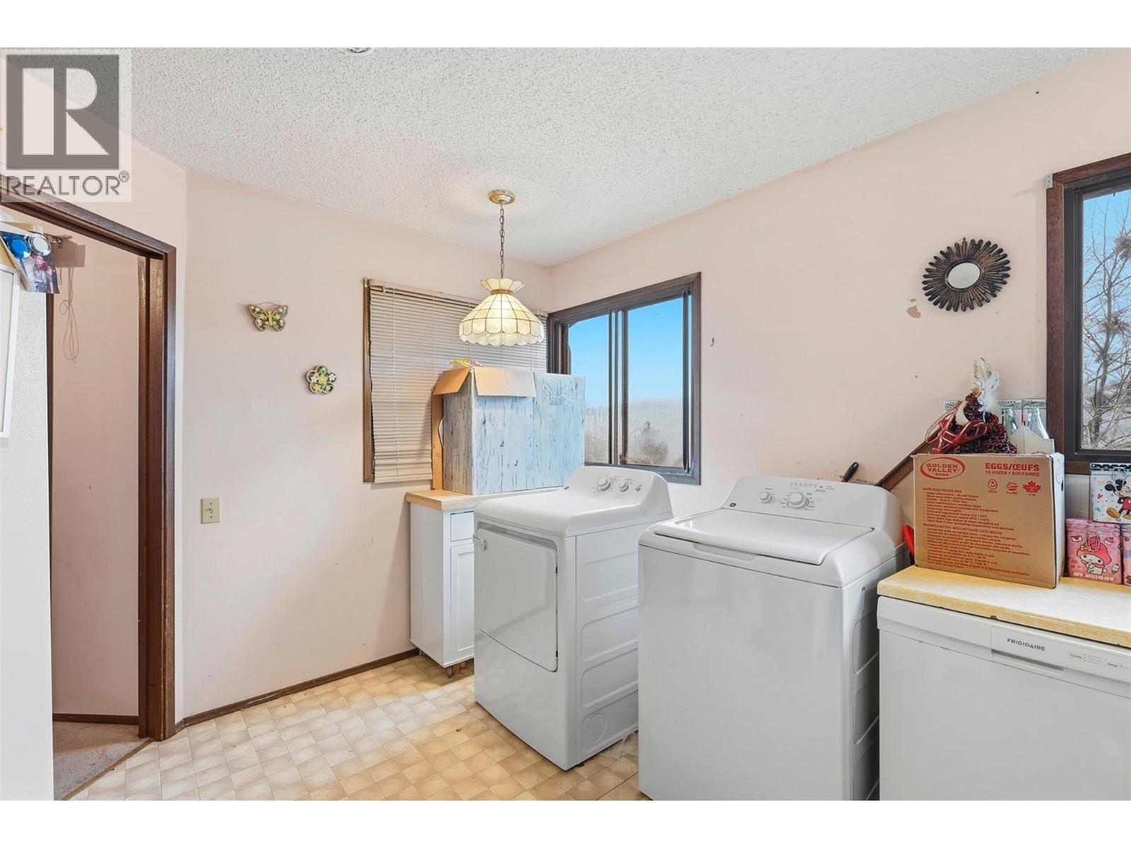 2434 Qu'appelle Boulevard, Kamloops, British Columbia  V2E 1T4 - Photo 48 - 10373075