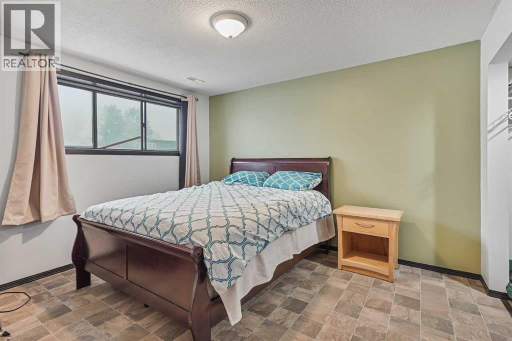 1538 St Edward Boulevard N, Lethbridge, Alberta  T1H 4Z7 - Photo 21 - A2275564