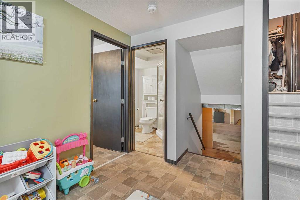 1538 St Edward Boulevard N, Lethbridge, Alberta  T1H 4Z7 - Photo 19 - A2275564