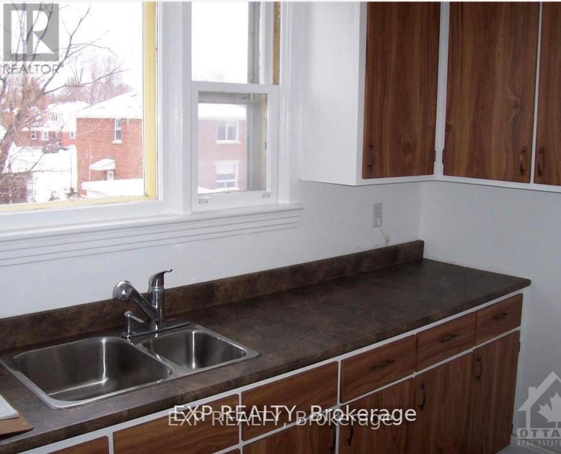 879 Kirkwood Avenue, Ottawa, Ontario  K1Z 5Y3 - Photo 5 - X12715518