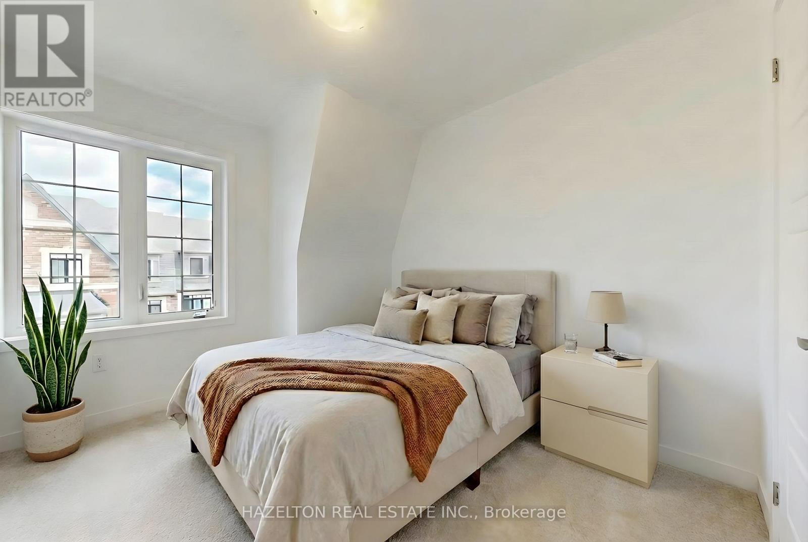 26 Calloway Way, Whitby, Ontario  L2N 0N9 - Photo 4 - E12557638