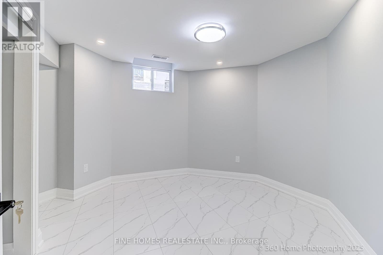 Lower - 304 Drummond Drive, Vaughan, Ontario  L6A 3C2 - Photo 5 - N12715516