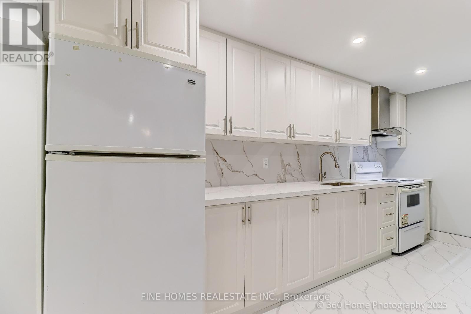 Lower - 304 Drummond Drive, Vaughan, Ontario  L6A 3C2 - Photo 6 - N12715516