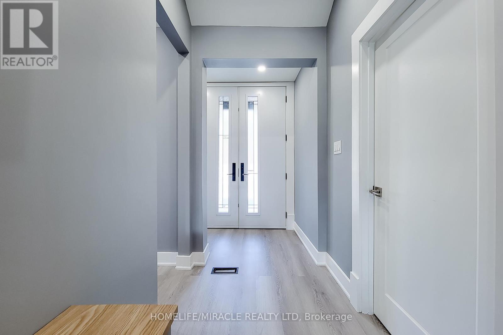 355 Ridge Road W, Grimsby, Ontario  L3M 4E7 - Photo 12 - X12715530