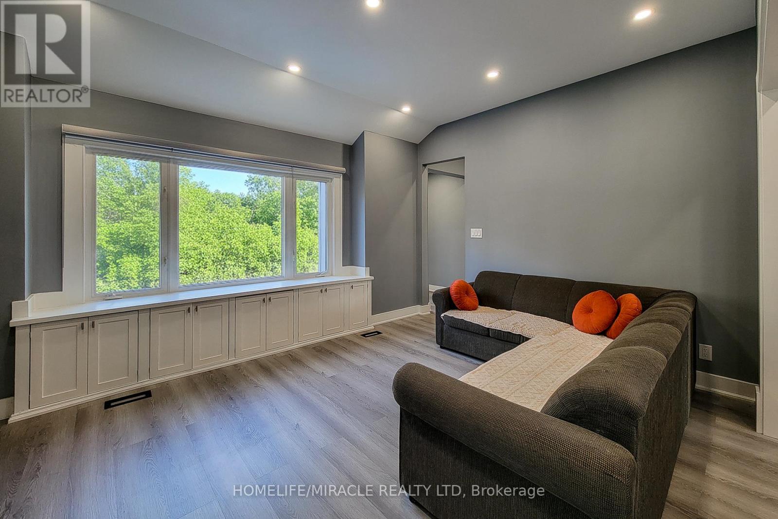 355 Ridge Road W, Grimsby, Ontario  L3M 4E7 - Photo 15 - X12715530