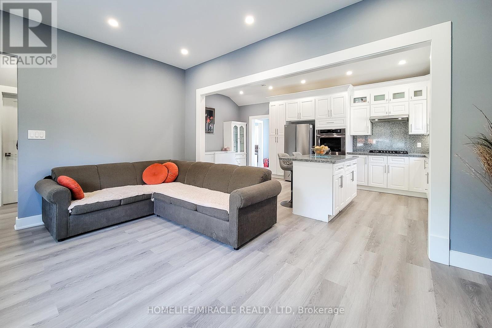 355 Ridge Road W, Grimsby, Ontario  L3M 4E7 - Photo 17 - X12715530