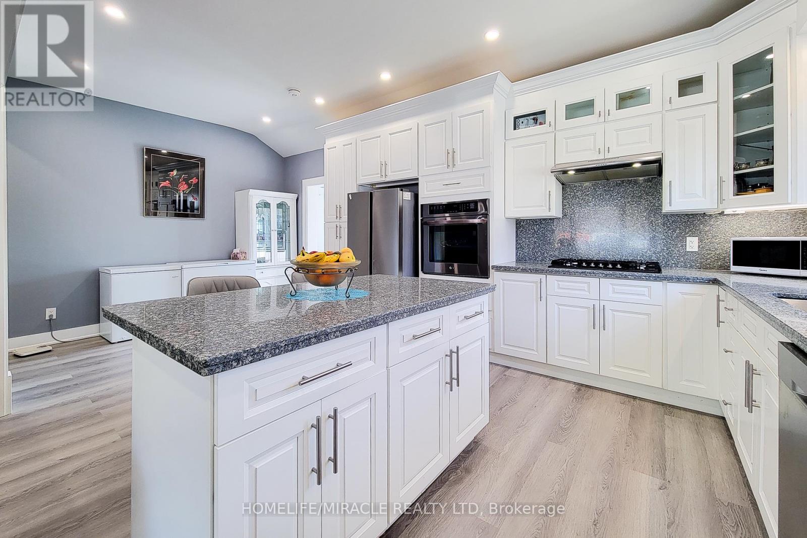 355 Ridge Road W, Grimsby, Ontario  L3M 4E7 - Photo 21 - X12715530