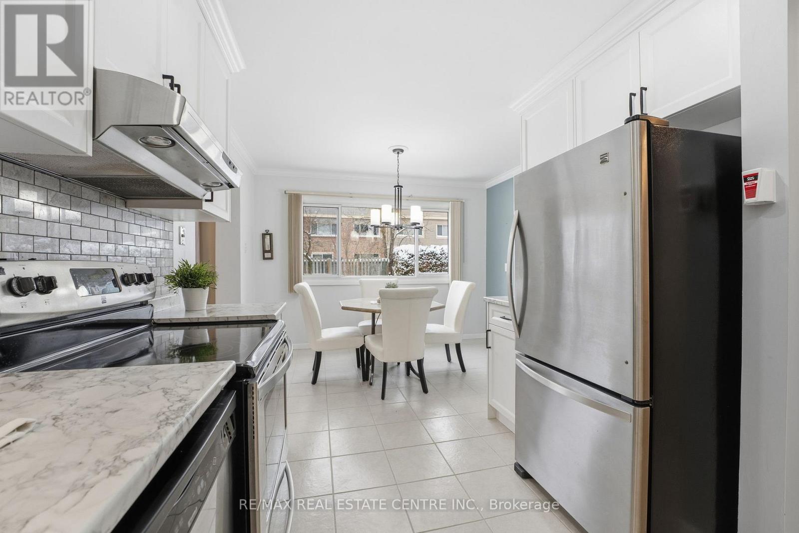 30 Green Valley Drive, Kitchener, Ontario  N2P 1G8 - Photo 13 - X12715540