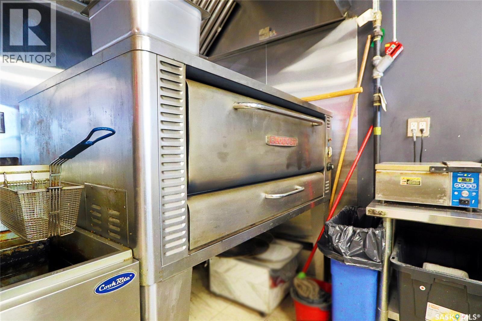 1629 Park Street, Regina, Saskatchewan  S4N 5A2 - Photo 9 - SK027158