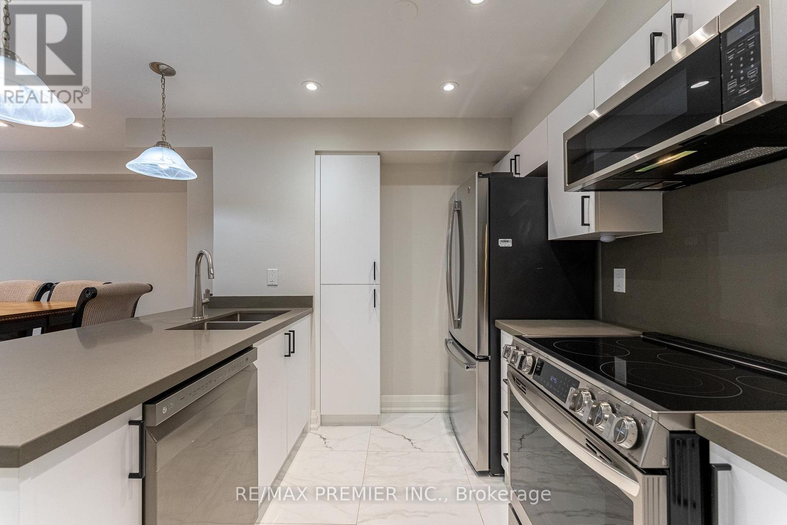 205 - 1 Balmoral Avenue, Toronto, Ontario  M4V 3B9 - Photo 3 - C12715552