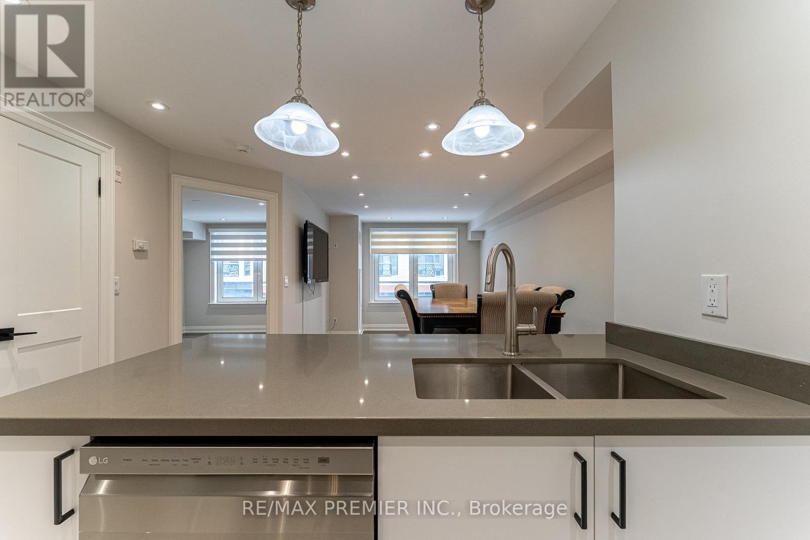 205 - 1 Balmoral Avenue, Toronto, Ontario  M4V 3B9 - Photo 4 - C12715552