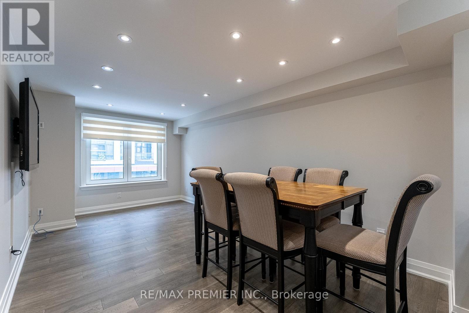 205 - 1 Balmoral Avenue, Toronto, Ontario  M4V 3B9 - Photo 6 - C12715552