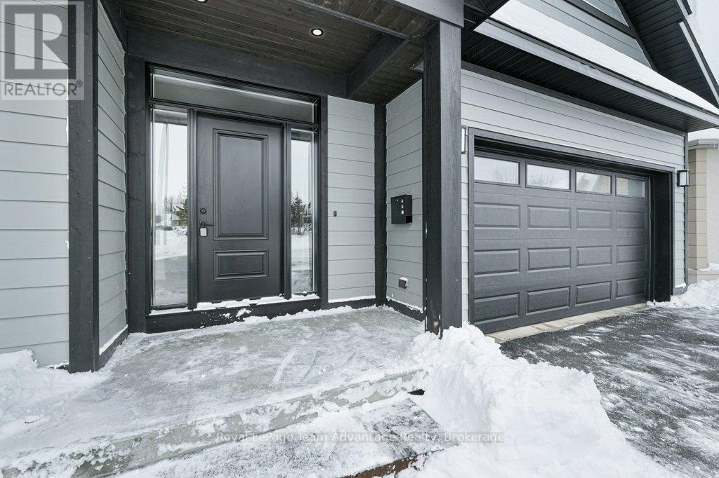 18 Avery Court, Parry Sound, Ontario  P2A 3C4 - Photo 4 - X12639540