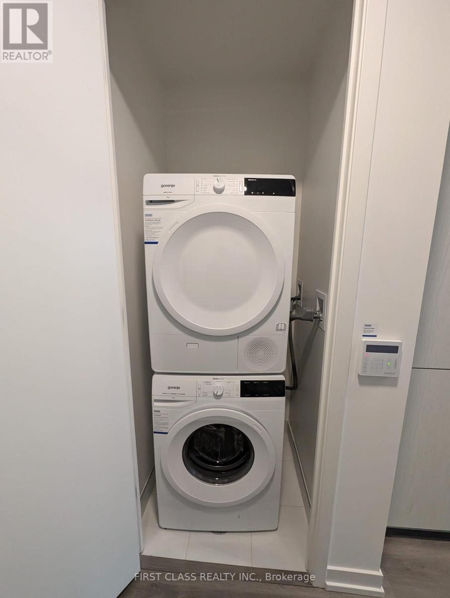 1002 - 28 Interchange Way, Vaughan, Ontario  L4K 0P8 - Photo 10 - N12715578