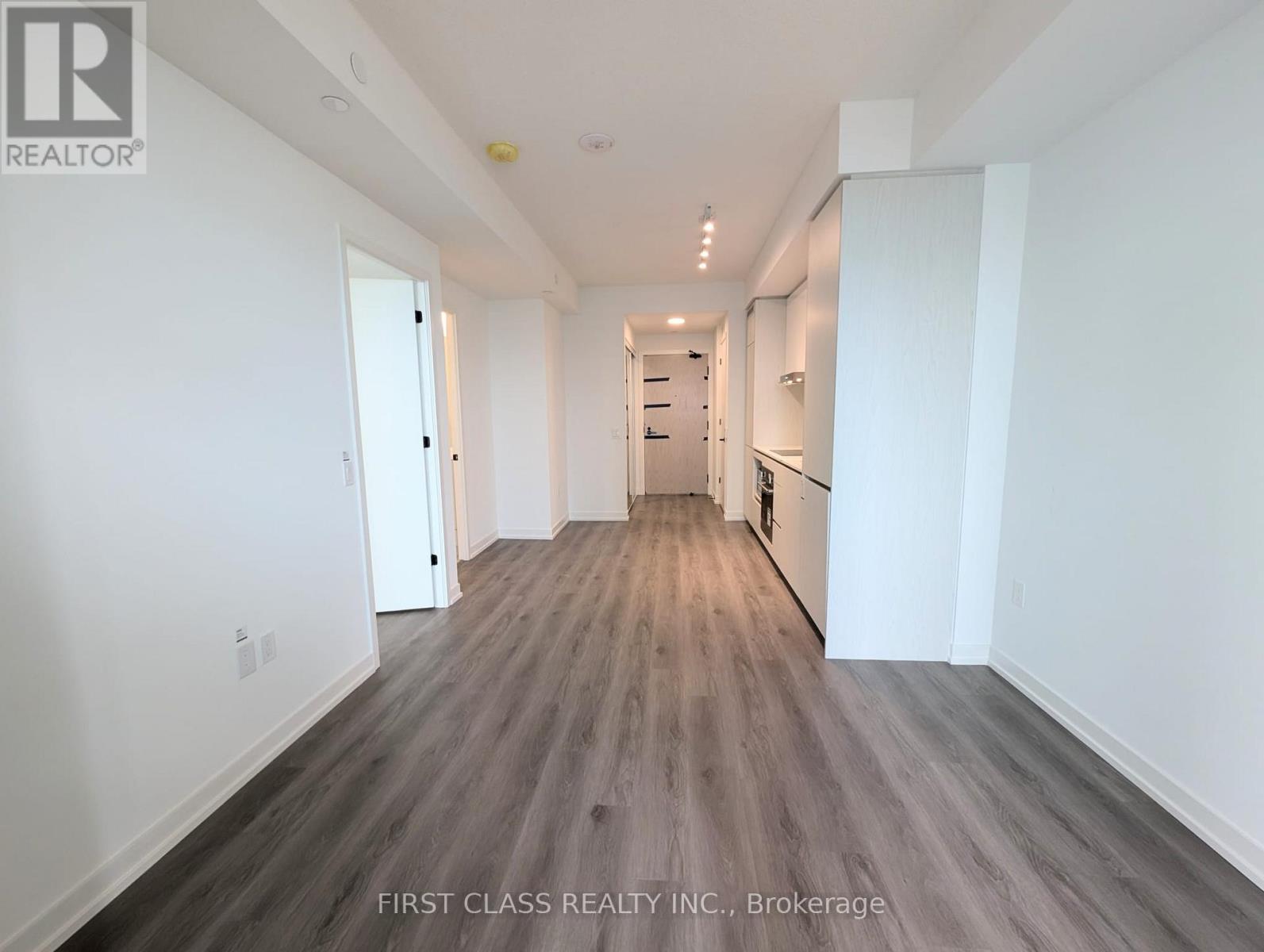 1002 - 28 Interchange Way, Vaughan, Ontario  L4K 0P8 - Photo 5 - N12715578