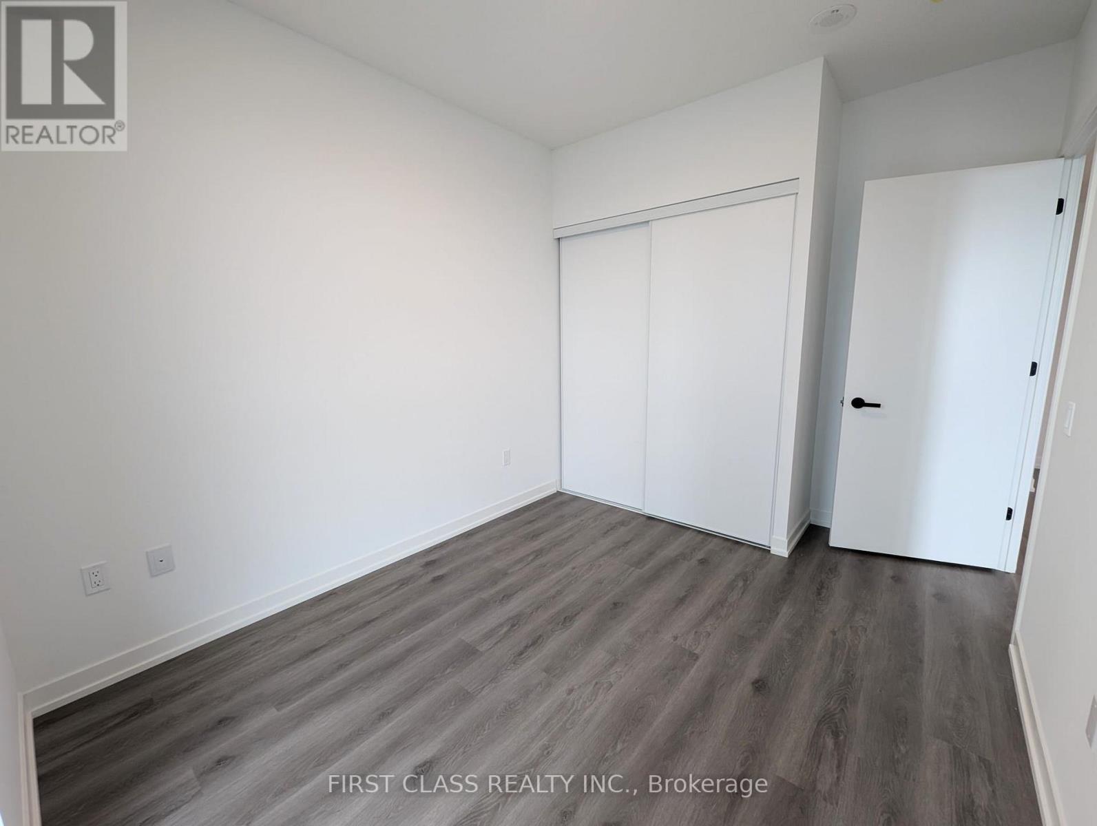 1002 - 28 Interchange Way, Vaughan, Ontario  L4K 0P8 - Photo 7 - N12715578