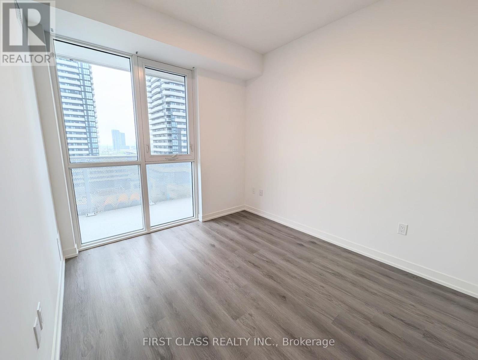 1002 - 28 Interchange Way, Vaughan, Ontario  L4K 0P8 - Photo 8 - N12715578