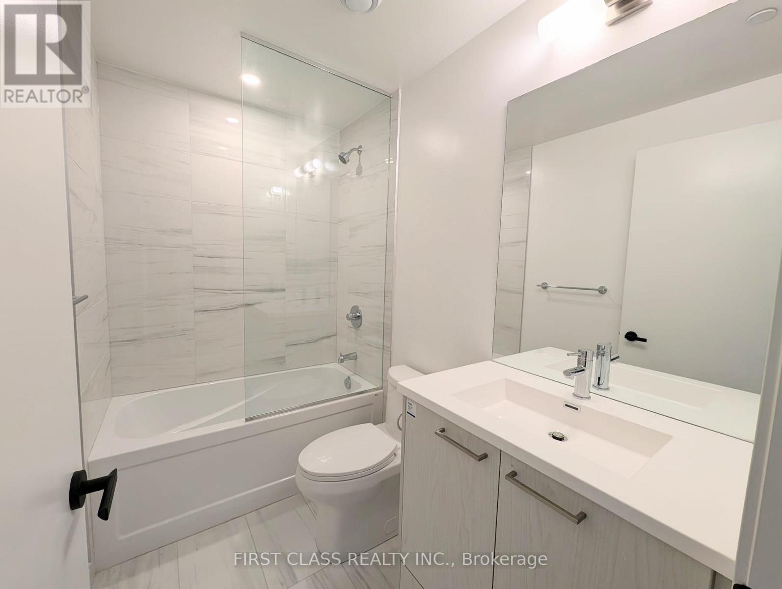 1002 - 28 Interchange Way, Vaughan, Ontario  L4K 0P8 - Photo 9 - N12715578