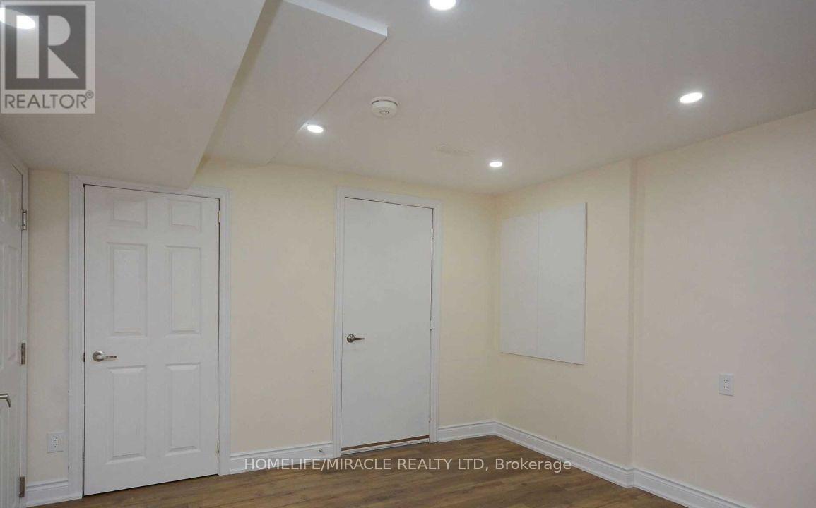 Bsmt - 833 Mays Crescent, Mississauga, Ontario  L5V 2G6 - Photo 12 - W12715580