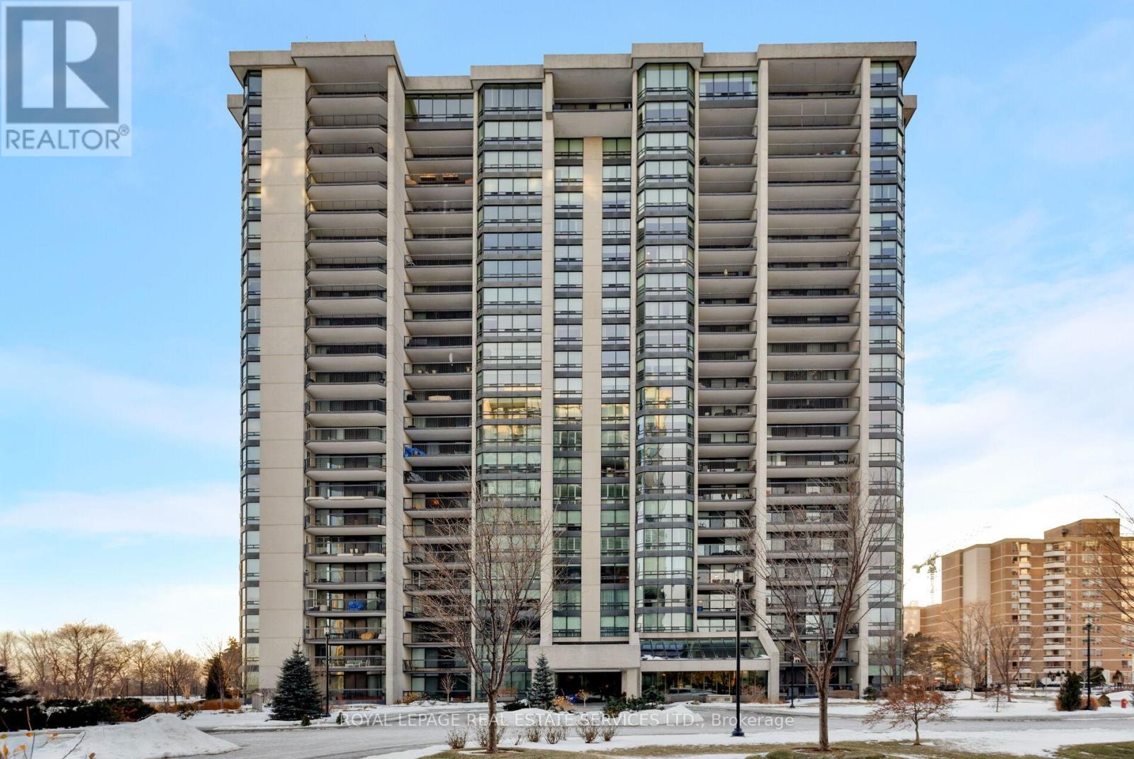 1401 - 2180 Marine Drive, Oakville, Ontario  L6L 5V2 - Photo 1 - W12715582