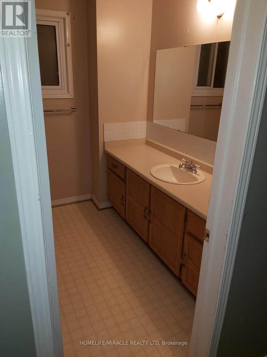 154 Torrance Wood, Brampton, Ontario  L6Y 4K2 - Photo 11 - W12715602