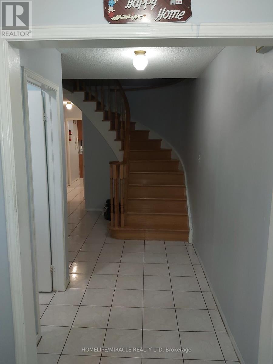 154 Torrance Wood, Brampton, Ontario  L6Y 4K2 - Photo 3 - W12715602