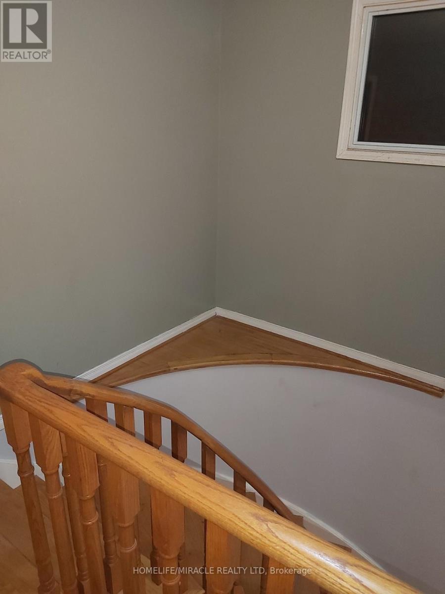 154 Torrance Wood, Brampton, Ontario  L6Y 4K2 - Photo 4 - W12715602