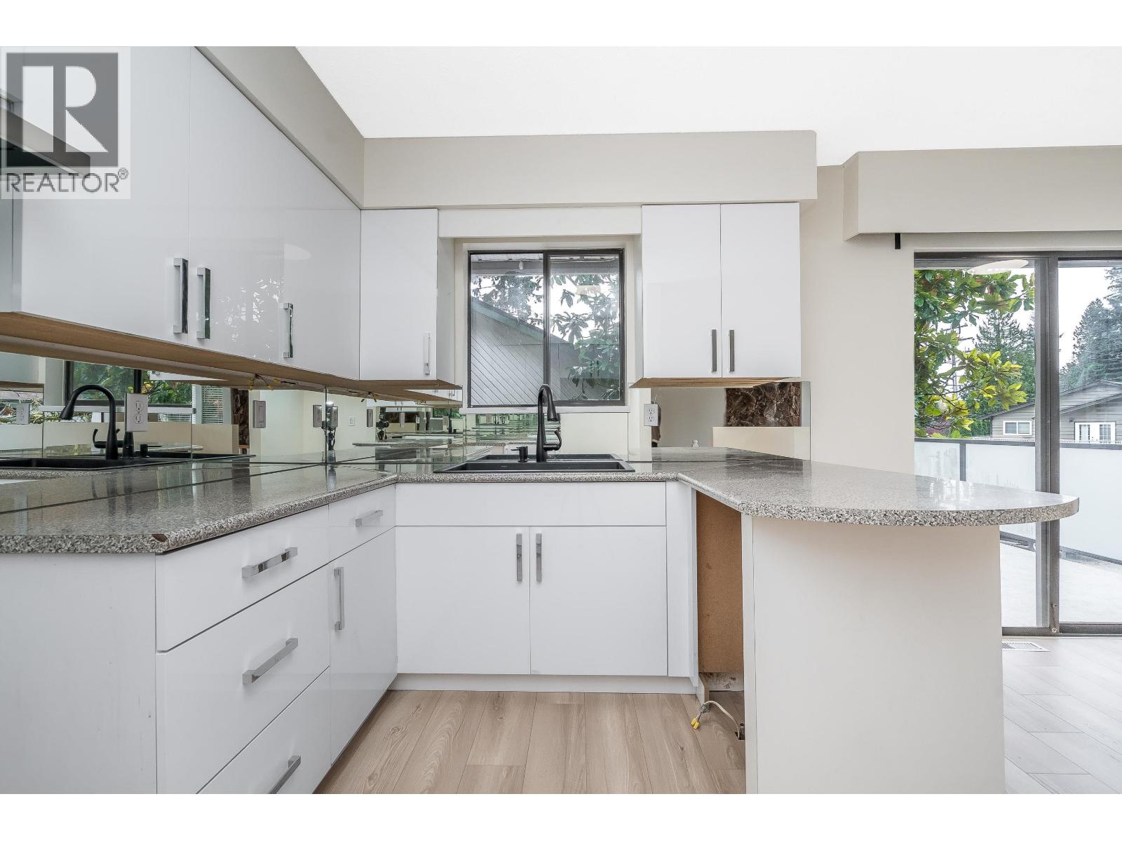 3924 Victoria Place, Port Coquitlam, British Columbia  V3B 5M1 - Photo 15 - R3063343