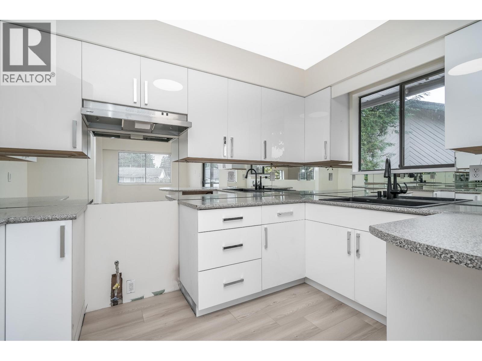 3924 Victoria Place, Port Coquitlam, British Columbia  V3B 5M1 - Photo 13 - R3063343