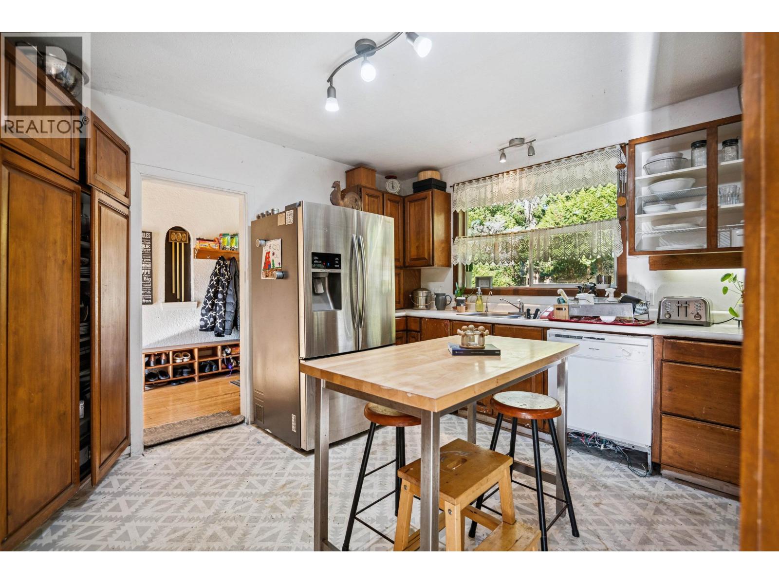 840 Austin Avenue, Coquitlam, British Columbia  V3K 3N3 - Photo 6 - R3080654