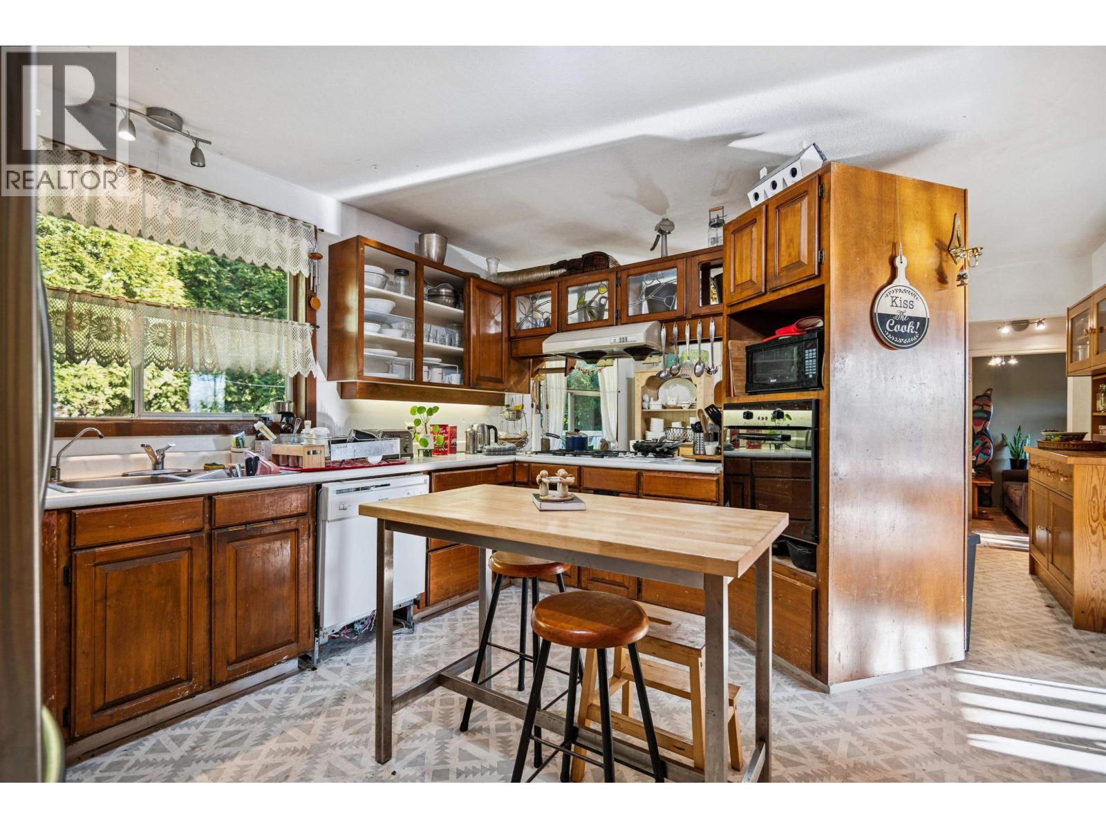 840 Austin Avenue, Coquitlam, British Columbia  V3K 3N3 - Photo 4 - R3080654