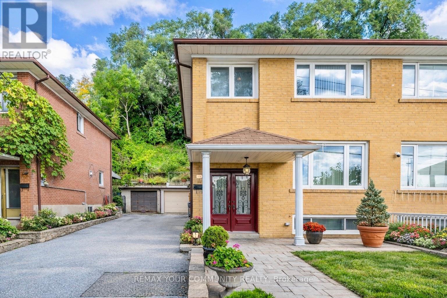 119 Dalrymple Drive, Toronto, Ontario  M6N 4S2 - Photo 3 - W12714208