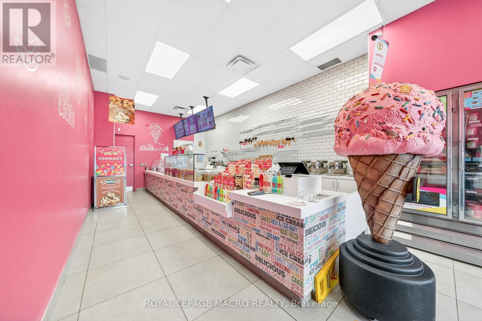 D9 - 380 DUNDAS STREET E, Oakville, Ontario